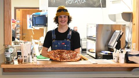 sam's alley pizza employee smiling