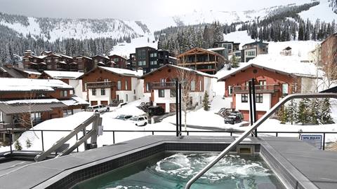 Hot tub in Humbird Hotel at Schweitzer