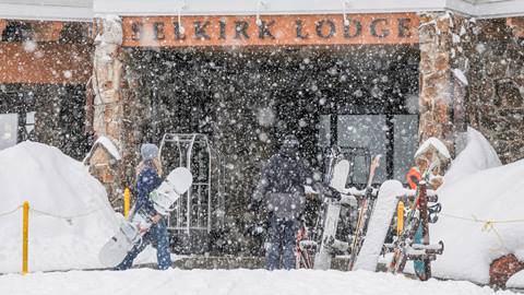 Main Entrance, Selkirk Lodge at Schweitzer 